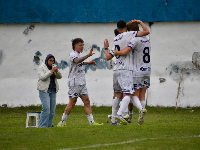 Estudiantes y Racing ganaron y se metieron en la segunda fase del Regional